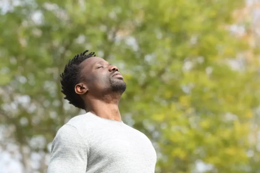 id5640121-man-breathing--1080x720