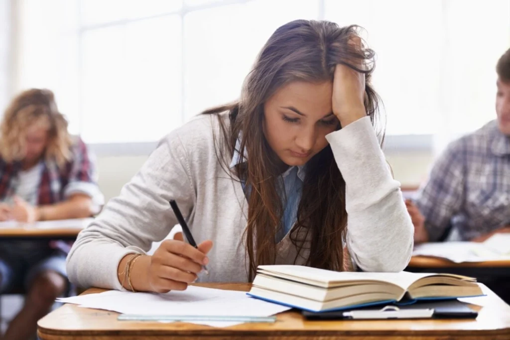 estudantes universitarios ansiedade-dr-jose-nasser-aquera